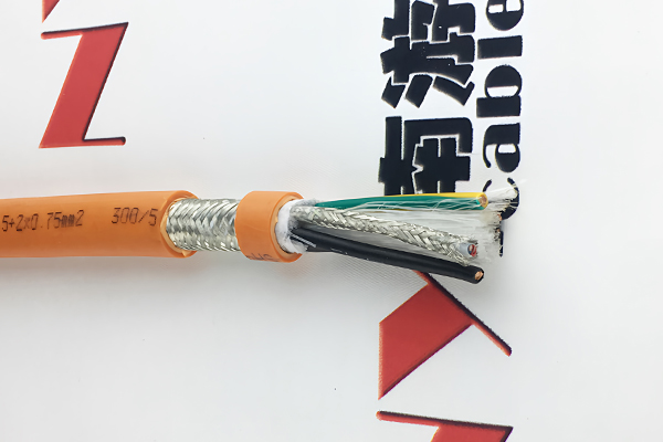 聚氨酯护套拖链电缆 — 耐水解耐低温高柔性移动电缆