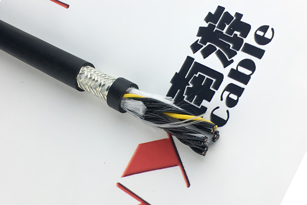 自动化产线拖链系统用高柔性屏蔽电缆 — 双护套耐弯曲抗扭转供电方案